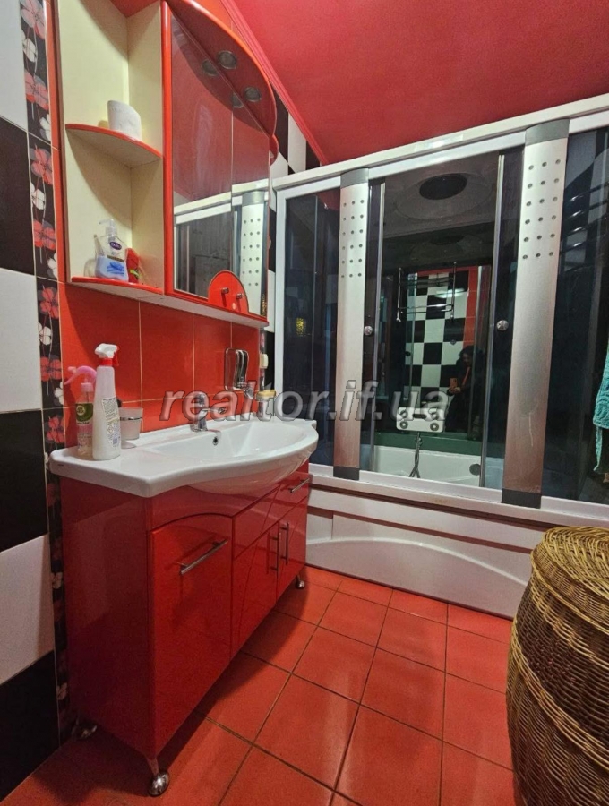 Prodazh_3_kimnatnoyi_kvartyry_z_remontom__v_tsentralnii_chastyni_mista_po_vulytsi_Pivdennyi_Bulvar_23945_9_1752839582.jpeg