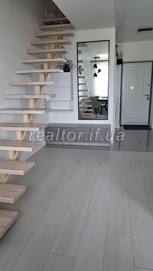 Prodazh__dvorivnevoyi_kvartyry__v_tsentralnii_chastyni_mista_poruch_z_miskym_parkom_im__Shevchenka_23470_6_1732713566.jpeg