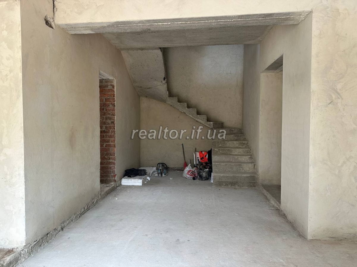 Prodazh_dupleksu_z_miskymy_komunikatsiyamy_v_seli_Vovchynets_vulytsya_Patriarkha_Volodymyra_23587_12_1749742475.jpeg