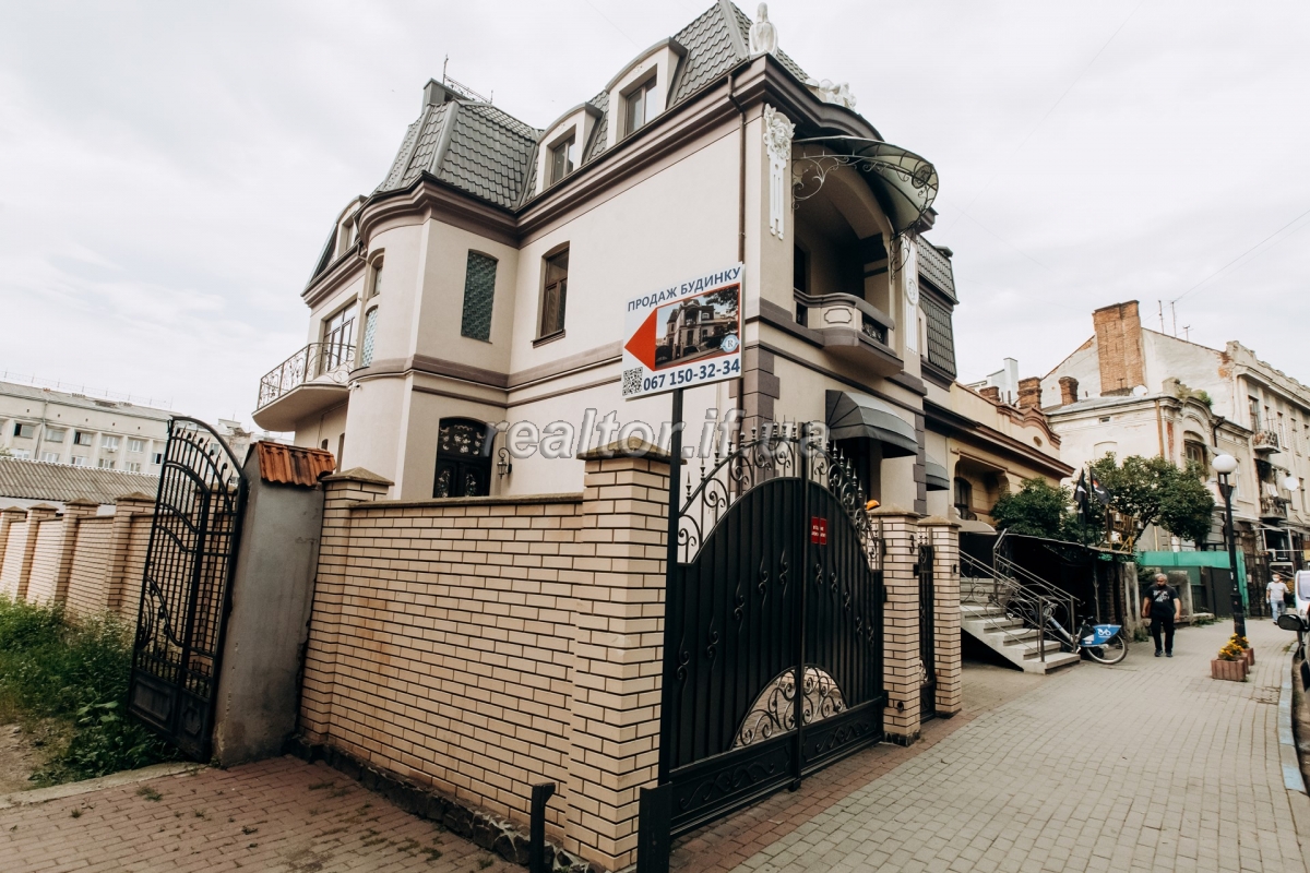 Prodazh_eksklyuzyvnoyi_kvartyry_z_yakisnym_remontom_ta_harazhem_v_tsentri_mista_po_vulytsi_Shopena_18451_35_1626701969.jpeg