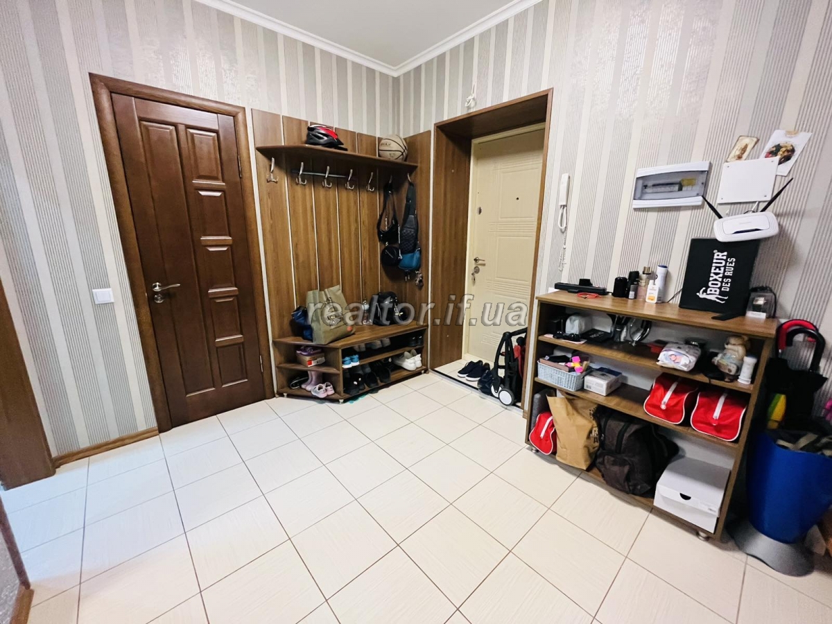 Prodazh_kvartyry_v_odnomu_z_naikrashchykh_budynkiv_Ivano-Frankivska_21825_11_1661843278.jpeg