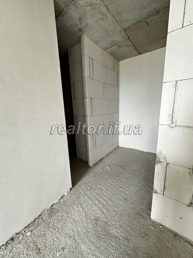 Prodazh_kvartyry_v_tsentralnii_chastyni_mista_poruch_z_miskym_ozerom_23726_12_1747916720.jpeg