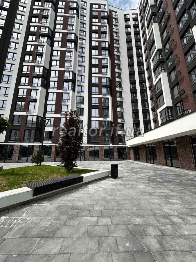Prodazh_kvartyry_v_tsentralnii_chastyni_mista_poruch_z_miskym_ozerom_23726_17_1747916729.jpeg