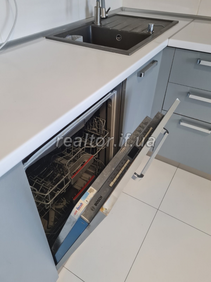 Prodazh_kvartyry_z_remontom_v_novobudovi_po_vulytsi_Nezalezhnosti_poruch_tsentru_mista_23916_10_1751287888.jpeg