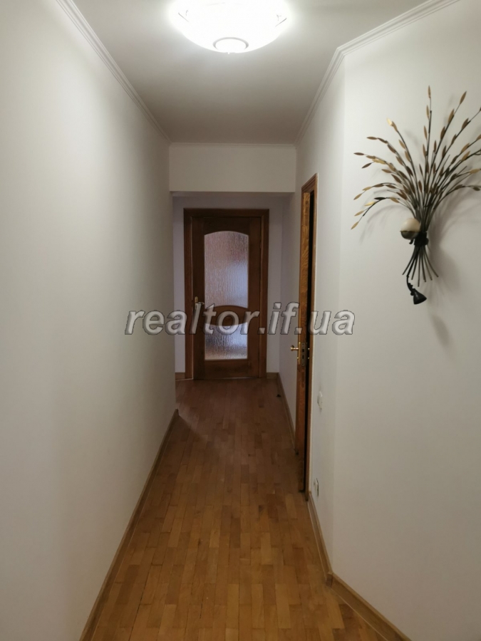 Prodazh_prostoroyi_dvorivnevoyi_kvartyry_z_remontom_po_vulytsi_Ukrayinskoyi_Dyviziyi_23808_0_1747649061.jpeg