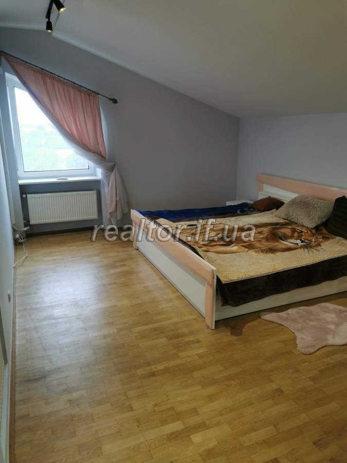 Prodazh_prostoroyi_dvorivnevoyi_kvartyry_z_remontom_po_vulytsi_Ukrayinskoyi_Dyviziyi_23808_10_1747649062.jpeg