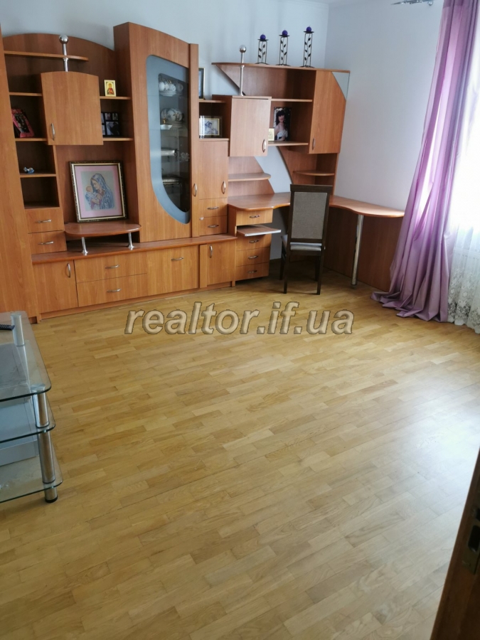 Prodazh_prostoroyi_dvorivnevoyi_kvartyry_z_remontom_po_vulytsi_Ukrayinskoyi_Dyviziyi_23808_13_1747649063.jpeg