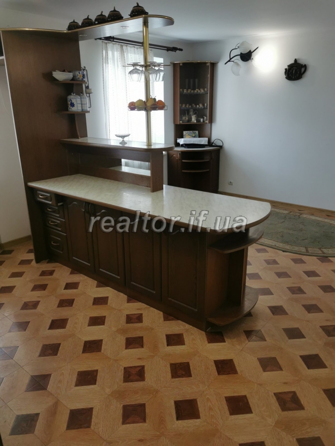 Prodazh_prostoroyi_dvorivnevoyi_kvartyry_z_remontom_po_vulytsi_Ukrayinskoyi_Dyviziyi_23808_18_1747649064.jpeg