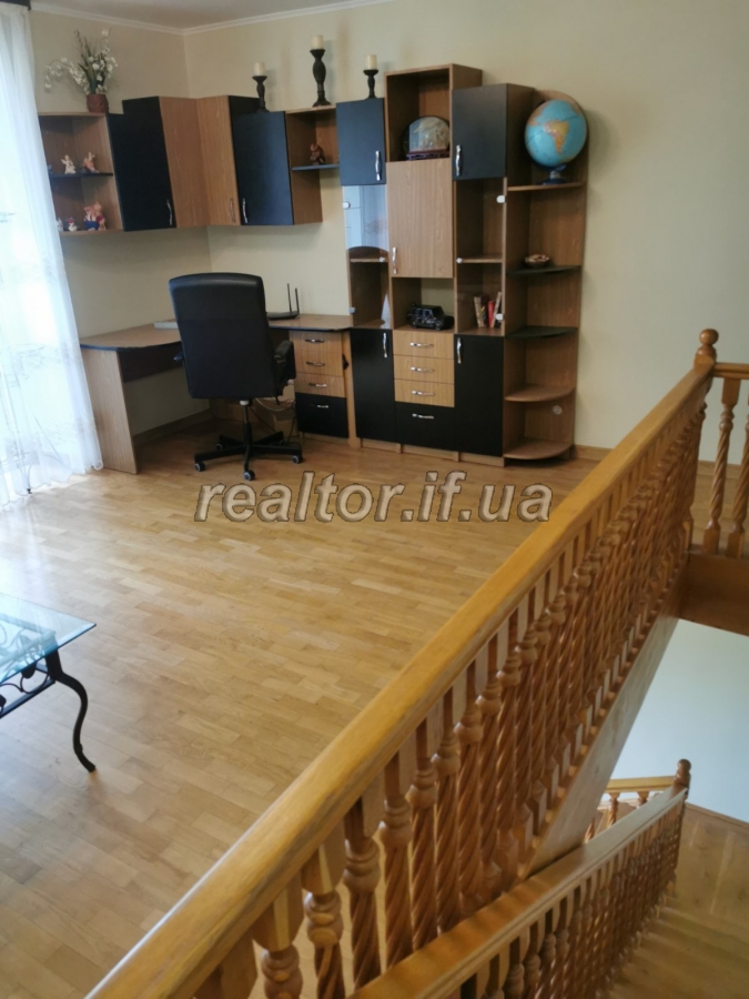 Prodazh_prostoroyi_dvorivnevoyi_kvartyry_z_remontom_po_vulytsi_Ukrayinskoyi_Dyviziyi_23808_4_1747649061.jpeg