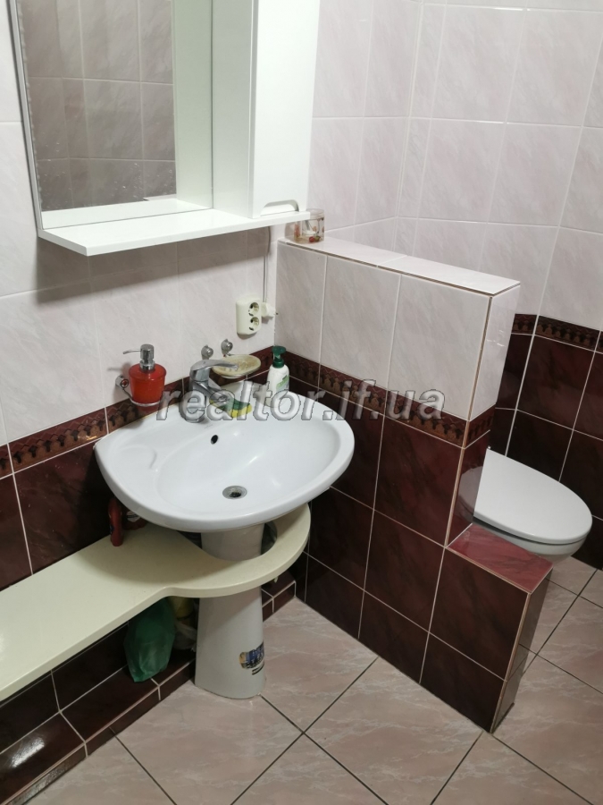 Prodazh_prostoroyi_dvorivnevoyi_kvartyry_z_remontom_po_vulytsi_Ukrayinskoyi_Dyviziyi_23808_6_1747649062.jpeg