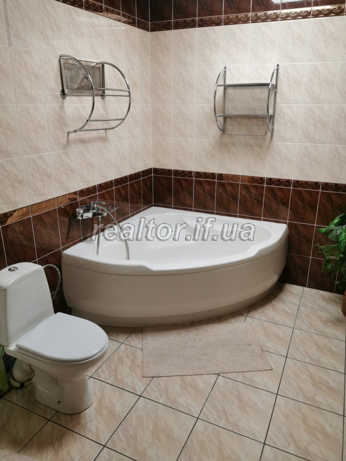 Prodazh_prostoroyi_dvorivnevoyi_kvartyry_z_remontom_po_vulytsi_Ukrayinskoyi_Dyviziyi_23808_9_1747649062.jpeg