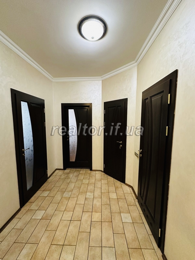 Prodazh_prostoroyi_kvartyry_z_remontom_po_vulytsi_Chornovola_poruch_parku_Shevchenka_23786_1_1747121818.jpeg