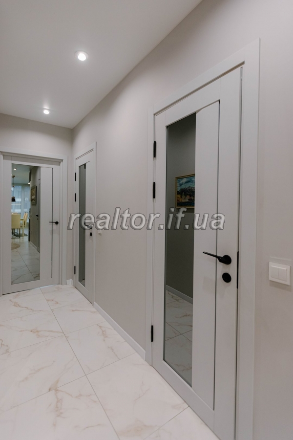 Prodazh_prostoroyi_trokhkimnatnoyi_kvartyry_z_yevroremontom_ta_meblyamy_v_novomu_ta_suchasnomu_zhytlovomu_kompleksi__Comfort_Park_23791_3_1747818880.jpeg