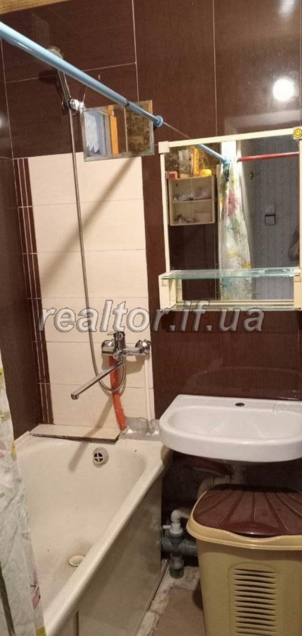 Prodazh_trokhkimnatnoyi_kvartyry_v_tsentralnii_chastyni_mista_po_vulytsi_Karpatska_23854_4_1748943951.jpeg