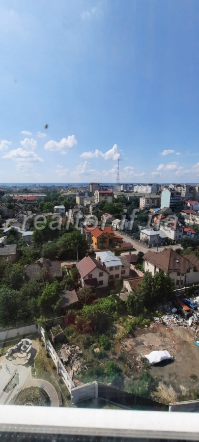 Large three-room apartment for sale in the city center with a beautiful view of the city and mountains
