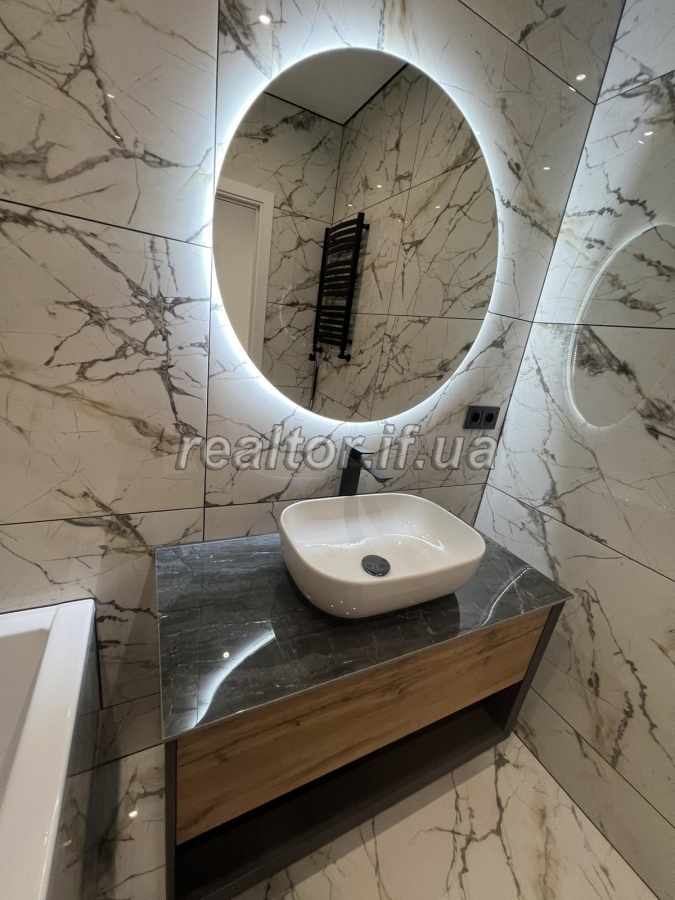 Prodazh_velykoyi_i_stylnoyi_kvartyry_v_tsentri_mista_22640_0_1695630699.jpeg