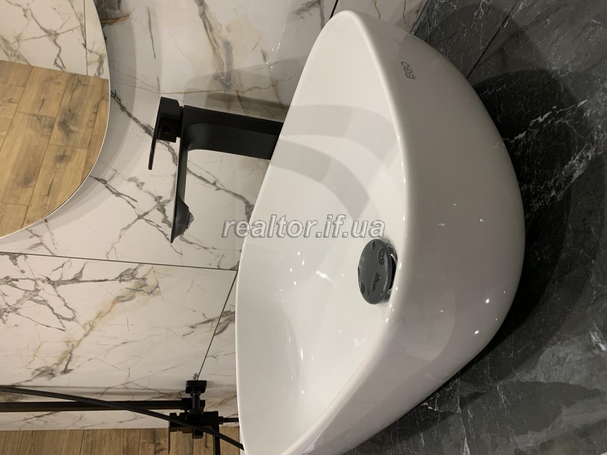 Prodazh_velykoyi_i_stylnoyi_kvartyry_v_tsentri_mista_22640_1_1695630699.jpeg