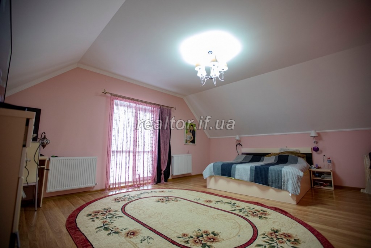 Prostoryi_dvopoverkhovyi_budynok_vidobrazyt_vashu_indyvidualnist_16188_8_1553682495.jpg