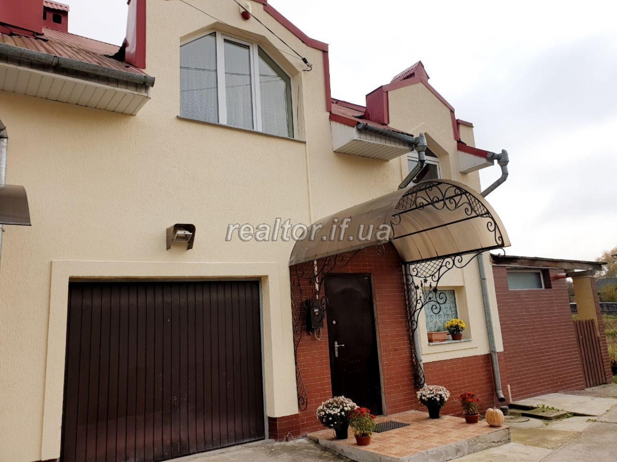 Urgent sale of a renovated townhouse in Tysmenytsia