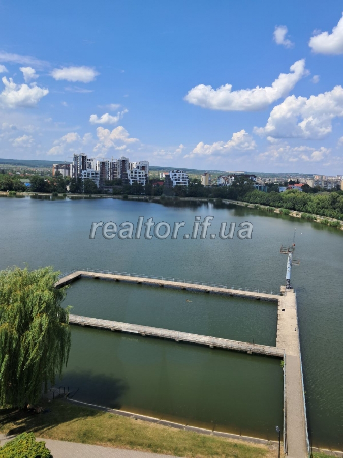 Zdayetsya_trokh-kimnatna_kvartyra_z_vydom_na_ozero_23943_0_1752825443.jpeg