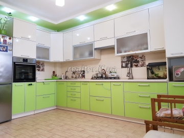 2-кімнатна квартира,з якісним євроремонтом, в чудовому р-н Пасічна
