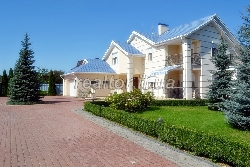 Keine Provision! Luxus-Villa mit einem Sommerhaus in New Petrovac.