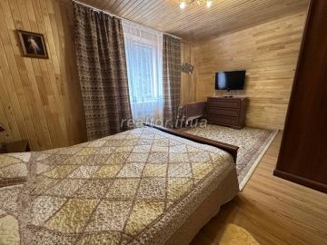Budynok-dacha_v_Yaremchi_z_remontom_ta_meblyamy_v_samomu_lisi_23668_23_1742402522.jpeg