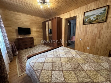 Budynok-dacha_v_Yaremchi_z_remontom_ta_meblyamy_v_samomu_lisi_23668_24_1742402522.jpeg