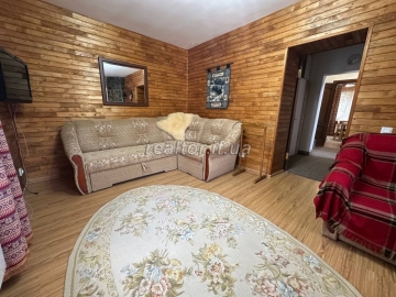 Budynok-dacha_v_Yaremchi_z_remontom_ta_meblyamy_v_samomu_lisi_23668_29_1742402524.jpeg