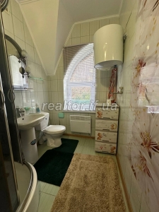 Budynok-dacha_v_Yaremchi_z_remontom_ta_meblyamy_v_samomu_lisi_23668_3_1742402517.jpeg