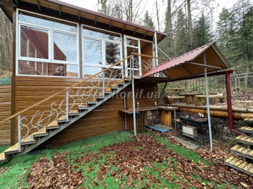 Budynok-dacha_v_Yaremchi_z_remontom_ta_meblyamy_v_samomu_lisi_23668_44_1742402527.jpeg