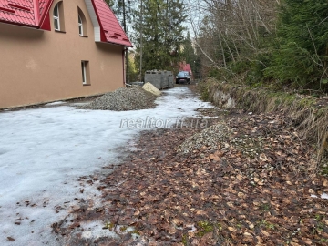 Budynok-dacha_v_Yaremchi_z_remontom_ta_meblyamy_v_samomu_lisi_23668_48_1742402528.jpeg