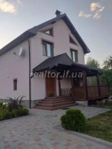 House with a beautiful view of the mountains in Demyanovo Laz