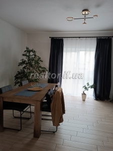 Budynok_z_velykoyu_zemelnoyu_dilyankoyu_ta_avtonomnymy_komunikatsiyamy_23208_3_1723120961.jpeg