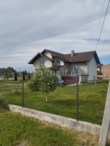 Budynok_z_velykoyu_zemelnoyu_dilyankoyu_ta_avtonomnymy_komunikatsiyamy_23208_3_1740670407.jpeg