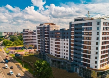 Duplex apartment near the river and park
