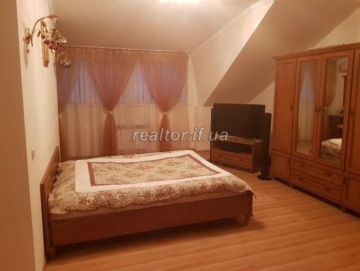 Дворівнева квартира з якісним євроремонтом та меблями в районі Арсену