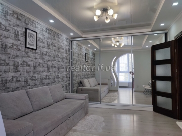 A nice apartment with a garage in a new building, Dovzhenka street