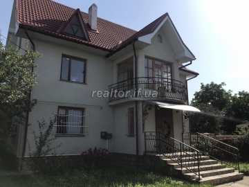 Хороший будинок з частковим ремонтом в Опришівцях