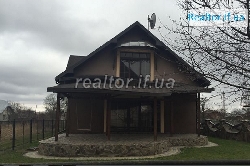 Компактний особняк в районі центру
