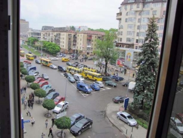 Квартира без ремонту в польському будинку який знаходиться на стометрівці