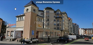 Квартира мансардного типу з ремонтом та меблями в центрі міста