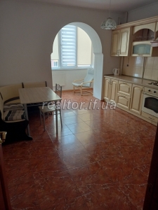 The apartment is in a neat residential condition on the ideal floor on the Chemists« street
