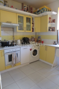 Apartment in new building with good repair and partly with furniture on the street Symonenko