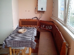 Продаж квартири в обжитому новому будинку з ремонтом та меблями в центрі міста