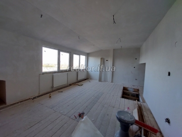 Apartment in the city center with unfinished renovation near the park