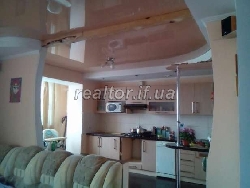 Квартира великої площі та сучасним євроремонтом в районі базарчика по вулиці Коновальця