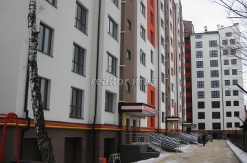 Квартира великої площі в зданому будинку