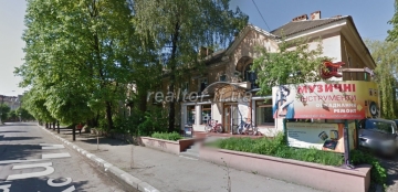 Квартира с возможностью перевода под коммерческую недвижимость в начале улицы Коновальца