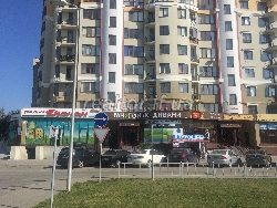 Магазин вул. Довженка, біля WOG